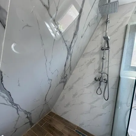 Chalet Lavender Breza